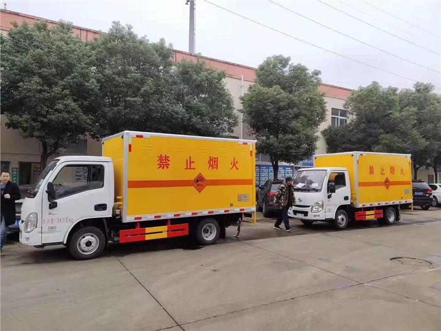 重庆江铃宽体2.4吨国六危险品车 