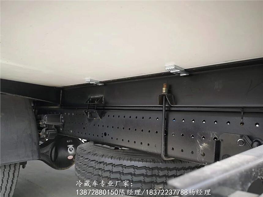 信阳市重汽豪沃自动挡国六4.2米冷藏车 