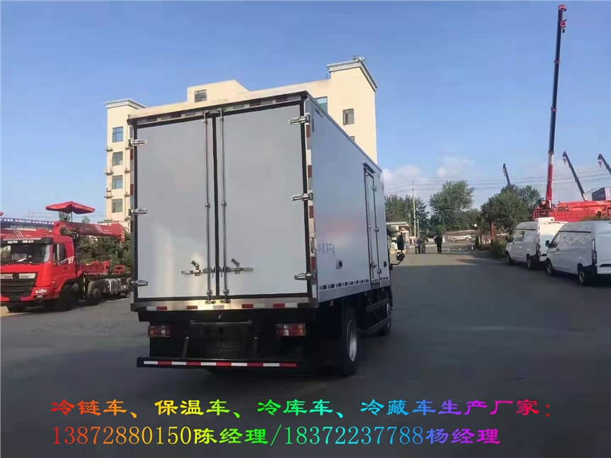 深圳市上汽大通自动挡柴油款冷藏车 