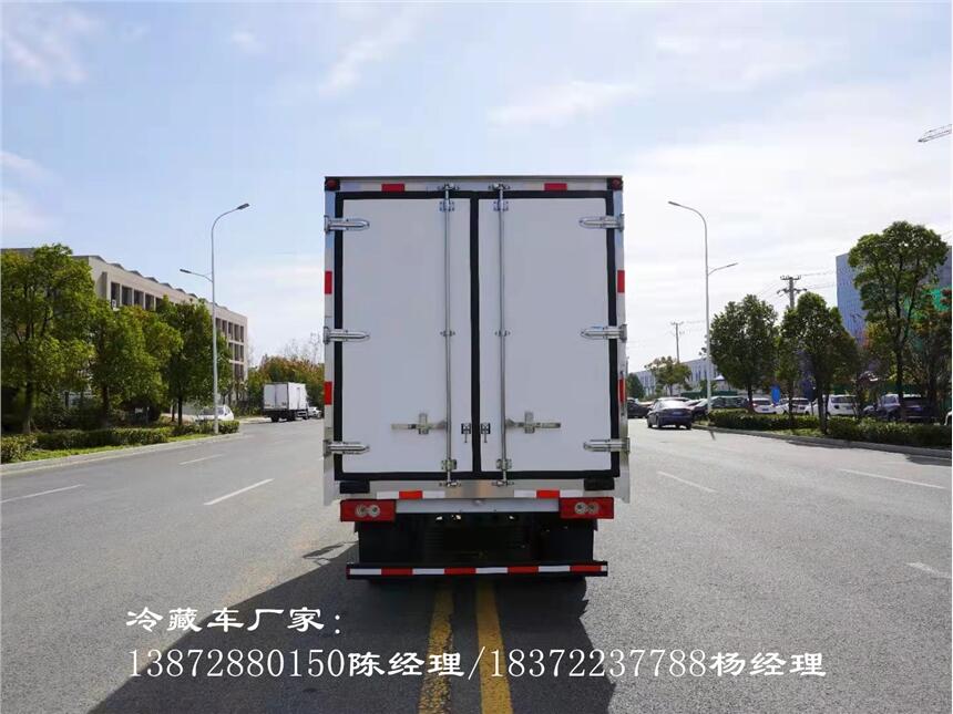丽江市福田欧航高顶双卧6.8米国六冷藏车