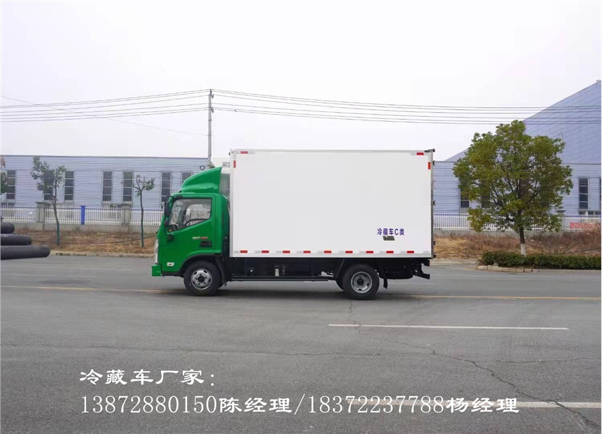 鹰潭市重汽豪沃NX5W6.8米国六冷藏车